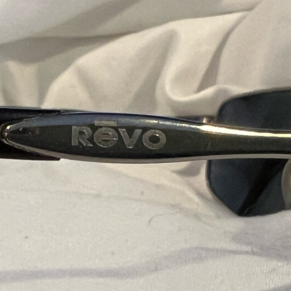 Vintage Revo Blue polarized H2o sunglasses.  Style 3050 - Picture 7 of 10